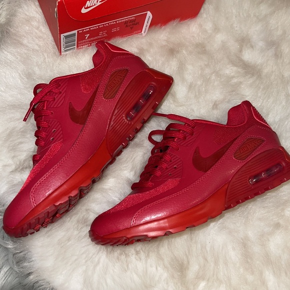 Red Air Max 90 Ultra Essential - Picture 3 of 6